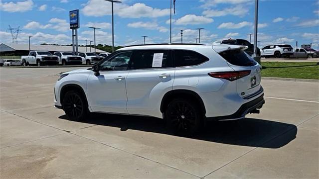 used 2023 Toyota Highlander car, priced at $41,877