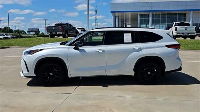 used 2023 Toyota Highlander car, priced at $41,877