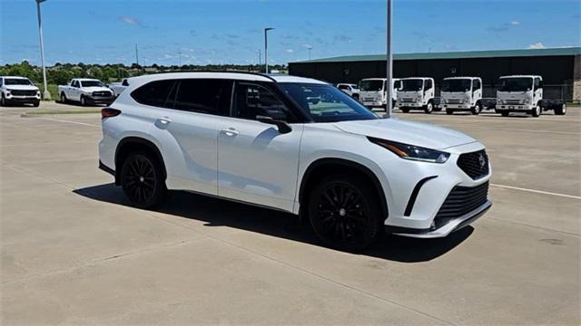 used 2023 Toyota Highlander car, priced at $41,877