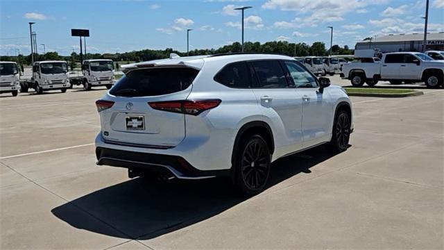 used 2023 Toyota Highlander car, priced at $41,877