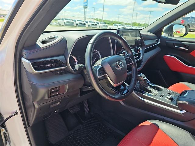 used 2023 Toyota Highlander car, priced at $41,877