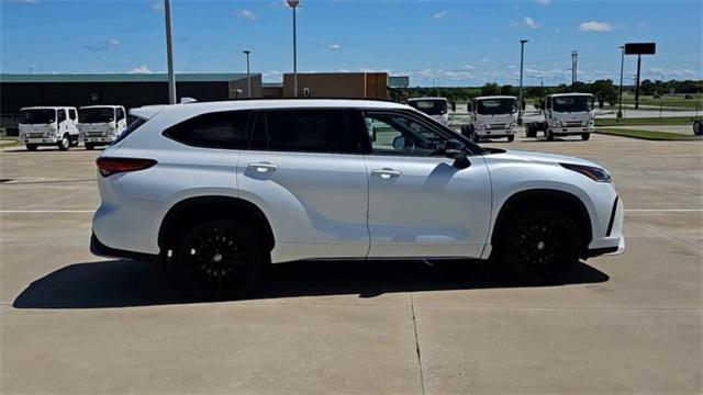 used 2023 Toyota Highlander car, priced at $41,877