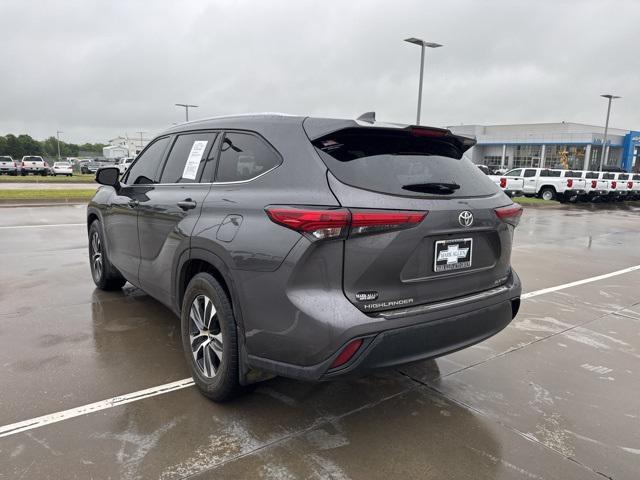 used 2021 Toyota Highlander car, priced at $29,988