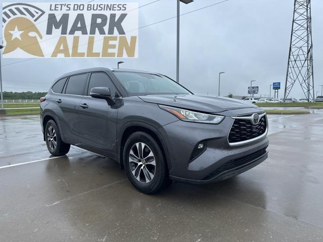 used 2021 Toyota Highlander car, priced at $29,988