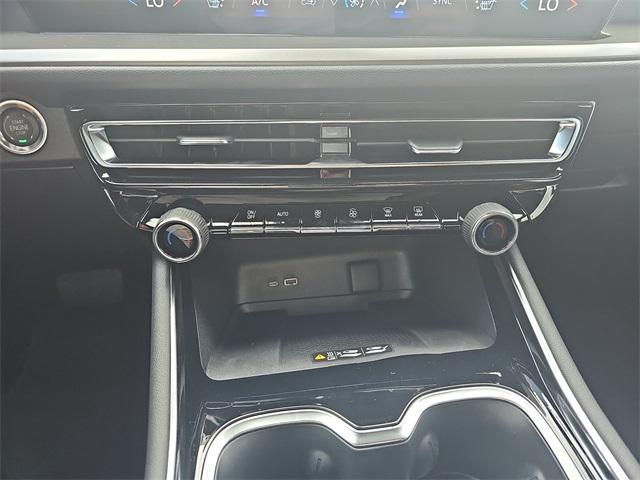 new 2025 Chevrolet Traverse car, priced at $42,095