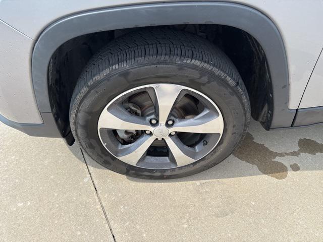 used 2020 Jeep Cherokee car, priced at $18,566