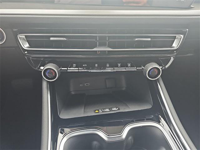 new 2025 Chevrolet Traverse car, priced at $42,095