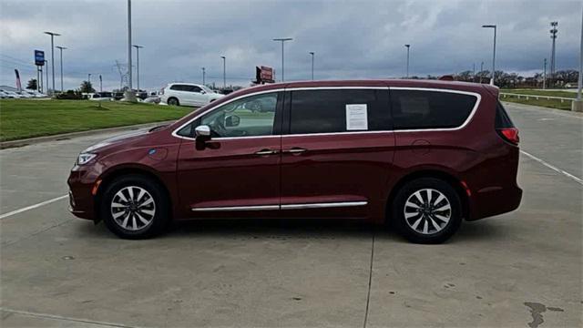 used 2022 Chrysler Pacifica Hybrid car, priced at $30,997