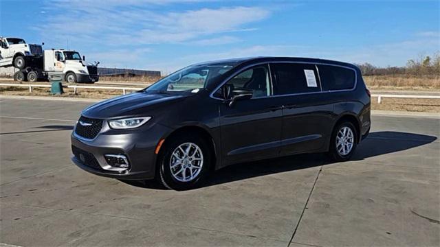 used 2023 Chrysler Pacifica car, priced at $26,000