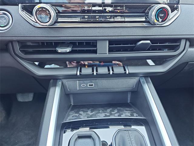 new 2025 Chevrolet Colorado car, priced at $33,990