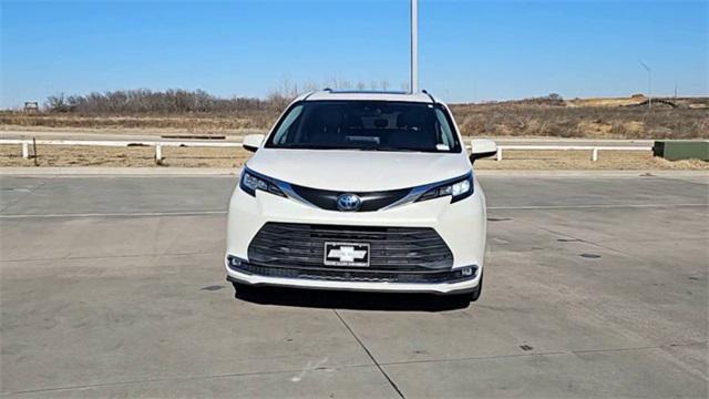 used 2021 Toyota Sienna car, priced at $35,588