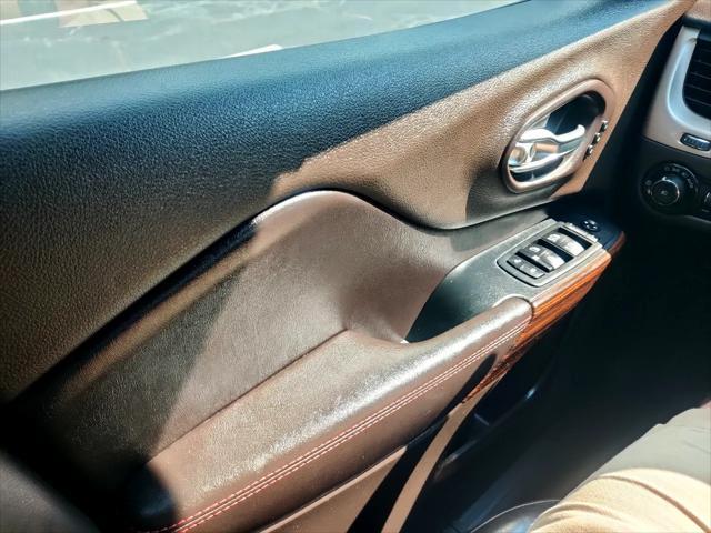 used 2015 Jeep Cherokee car, priced at $12,995