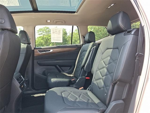 used 2025 Volkswagen Atlas car, priced at $40,379