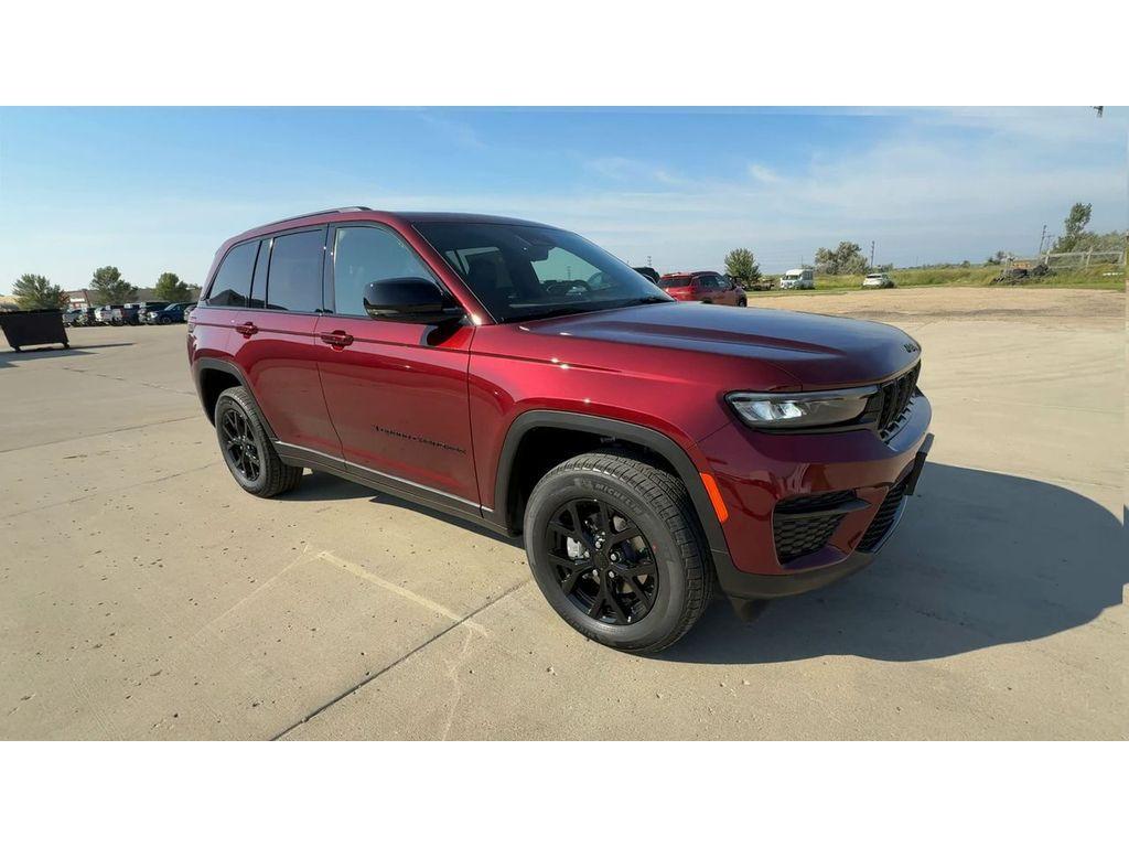 new 2025 Jeep Grand Cherokee car, priced at $45,978