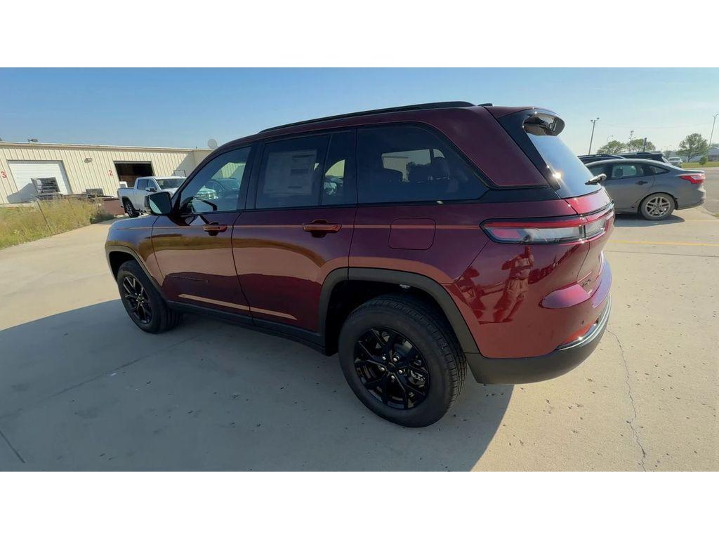 new 2025 Jeep Grand Cherokee car, priced at $45,978