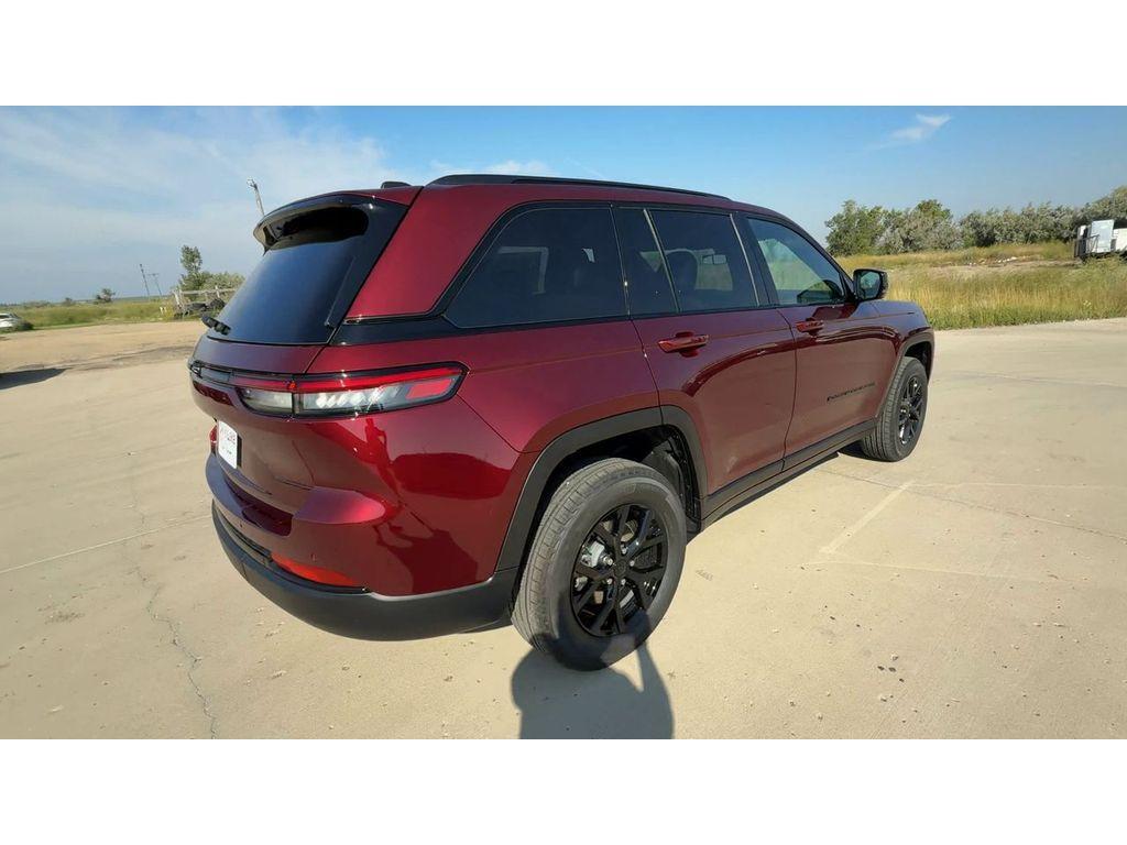 new 2025 Jeep Grand Cherokee car, priced at $45,978