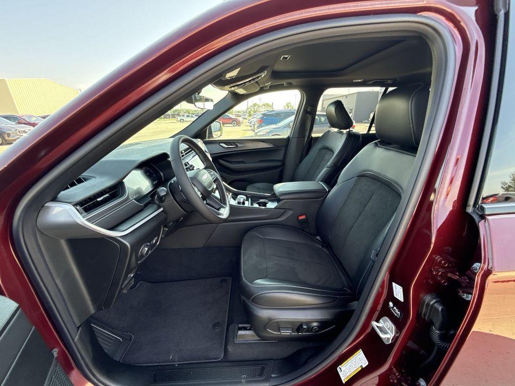 new 2025 Jeep Grand Cherokee car, priced at $45,978