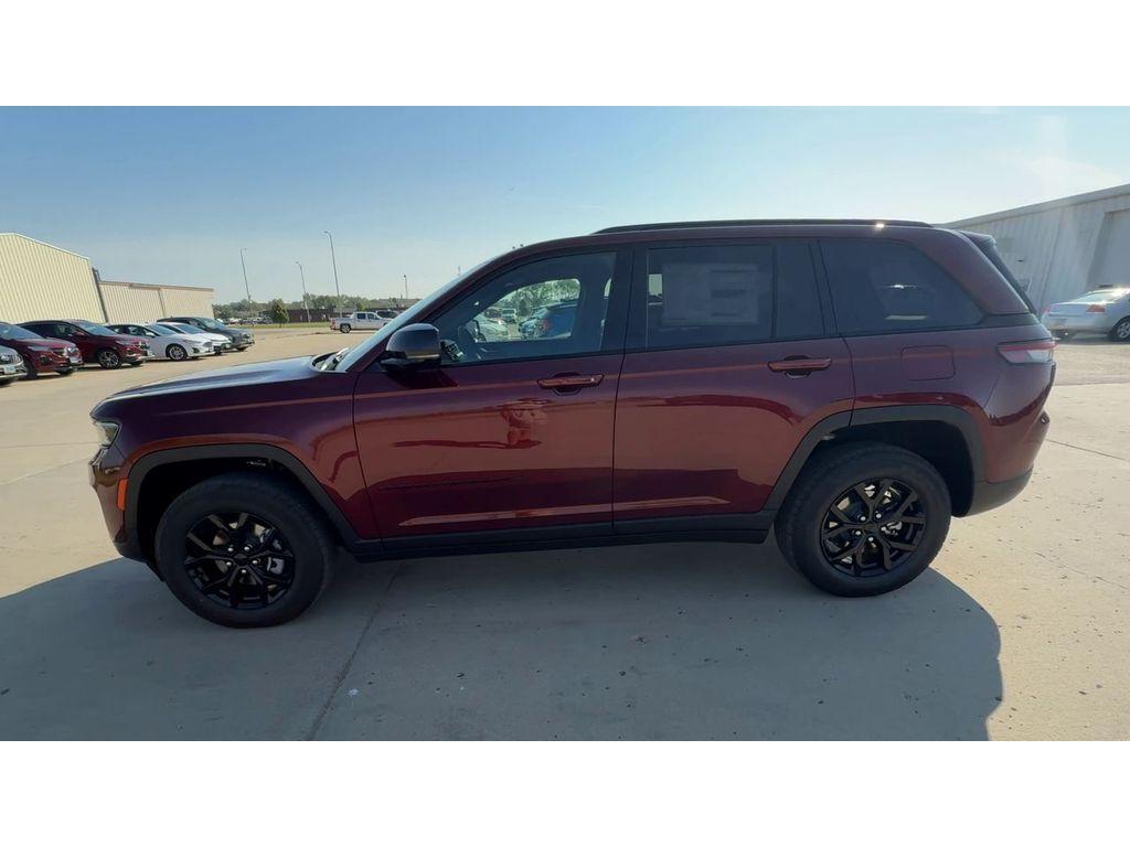 new 2025 Jeep Grand Cherokee car, priced at $45,978