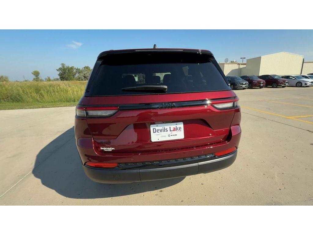 new 2025 Jeep Grand Cherokee car, priced at $45,978