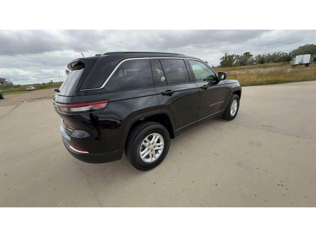 new 2025 Jeep Grand Cherokee car, priced at $42,104