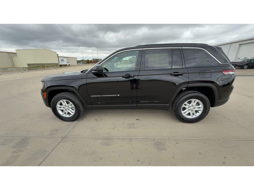 new 2025 Jeep Grand Cherokee car, priced at $42,104
