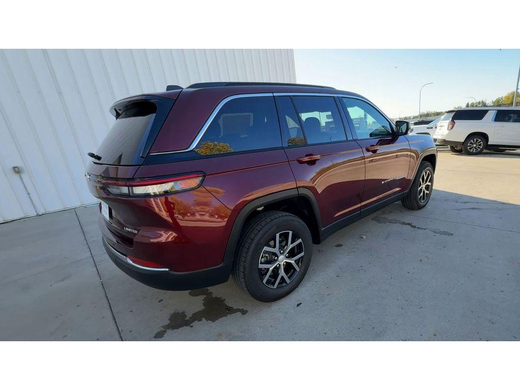 new 2025 Jeep Grand Cherokee car, priced at $47,173