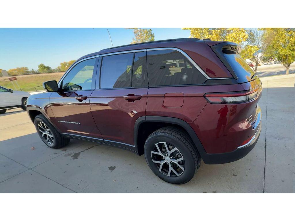 new 2025 Jeep Grand Cherokee car, priced at $47,173