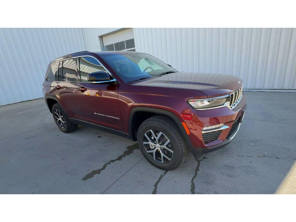 new 2025 Jeep Grand Cherokee car, priced at $47,173