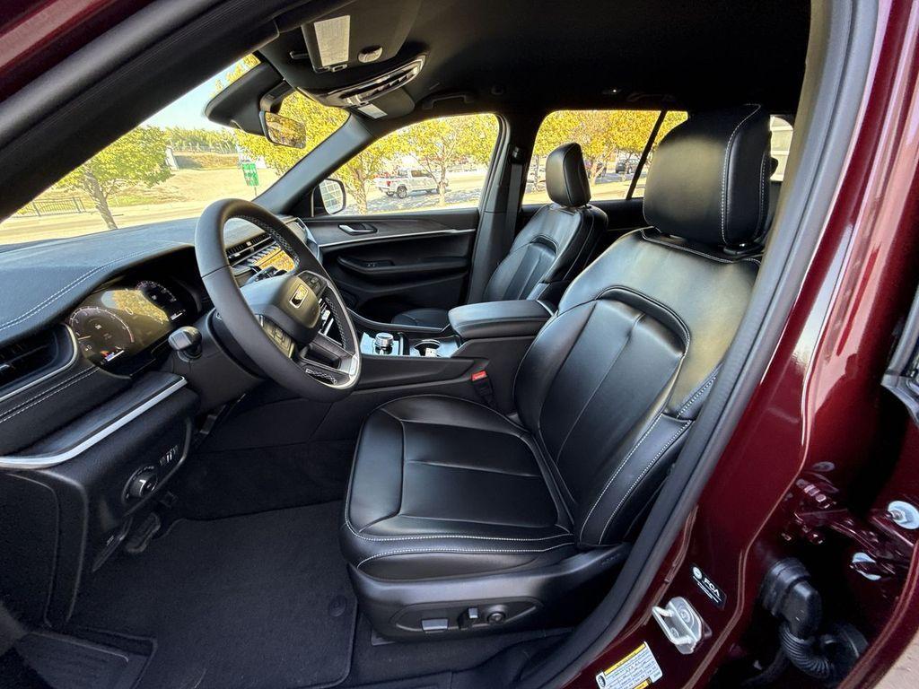 new 2025 Jeep Grand Cherokee car, priced at $47,173