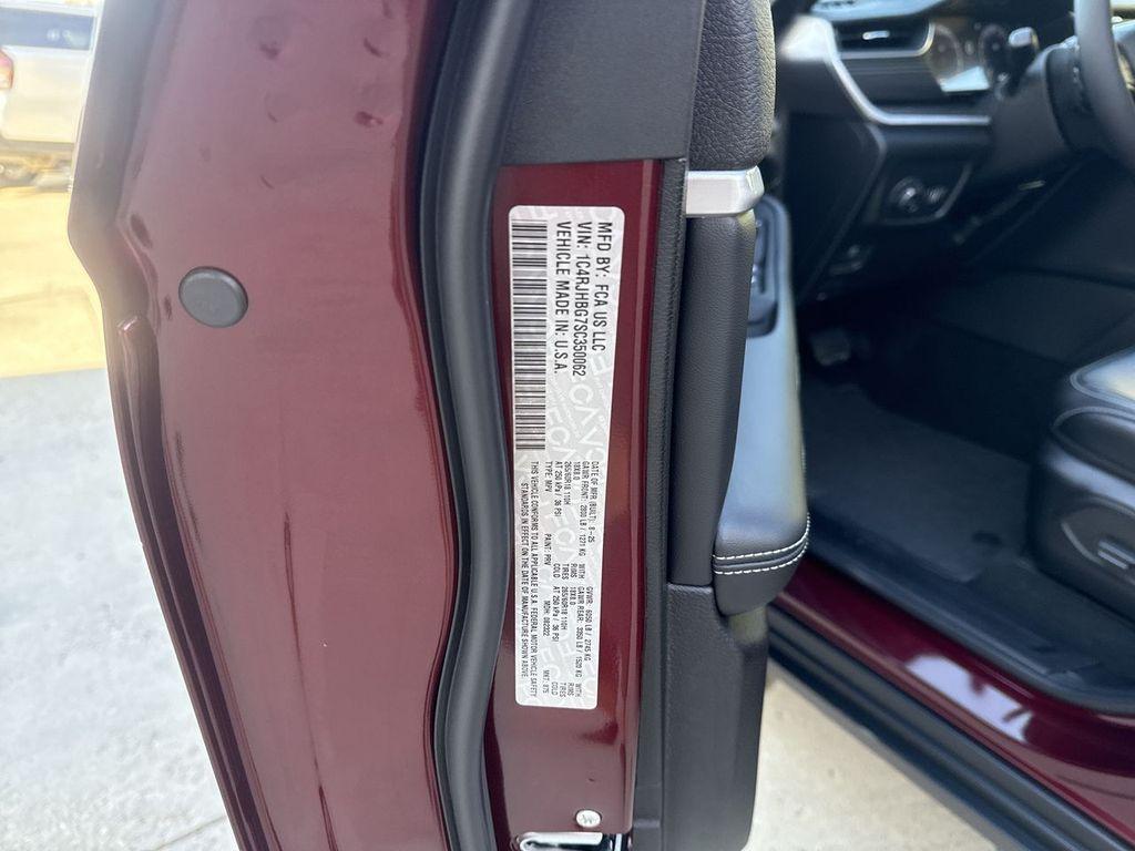 new 2025 Jeep Grand Cherokee car, priced at $47,173