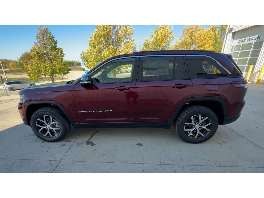 new 2025 Jeep Grand Cherokee car, priced at $47,173