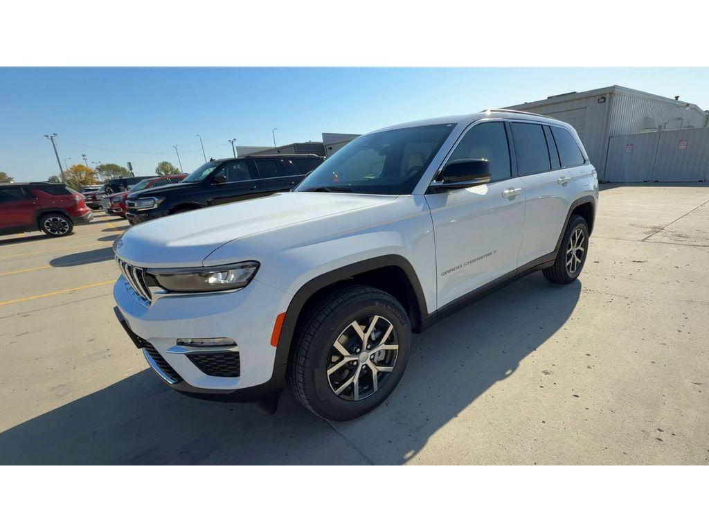 new 2025 Jeep Grand Cherokee car, priced at $46,601