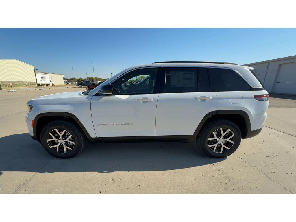 new 2025 Jeep Grand Cherokee car, priced at $46,601