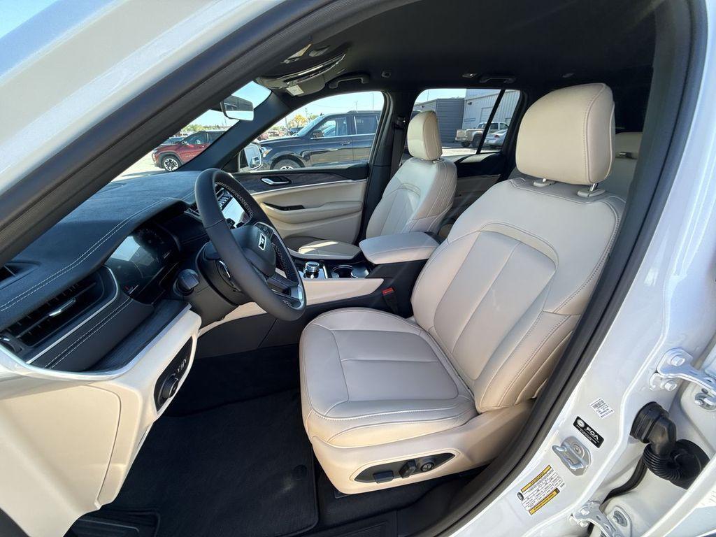 new 2025 Jeep Grand Cherokee car, priced at $46,601