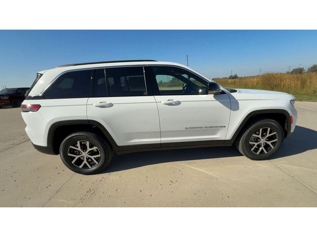 new 2025 Jeep Grand Cherokee car, priced at $46,601