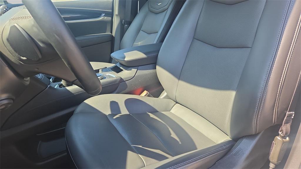 used 2025 Cadillac XT5 car, priced at $42,500