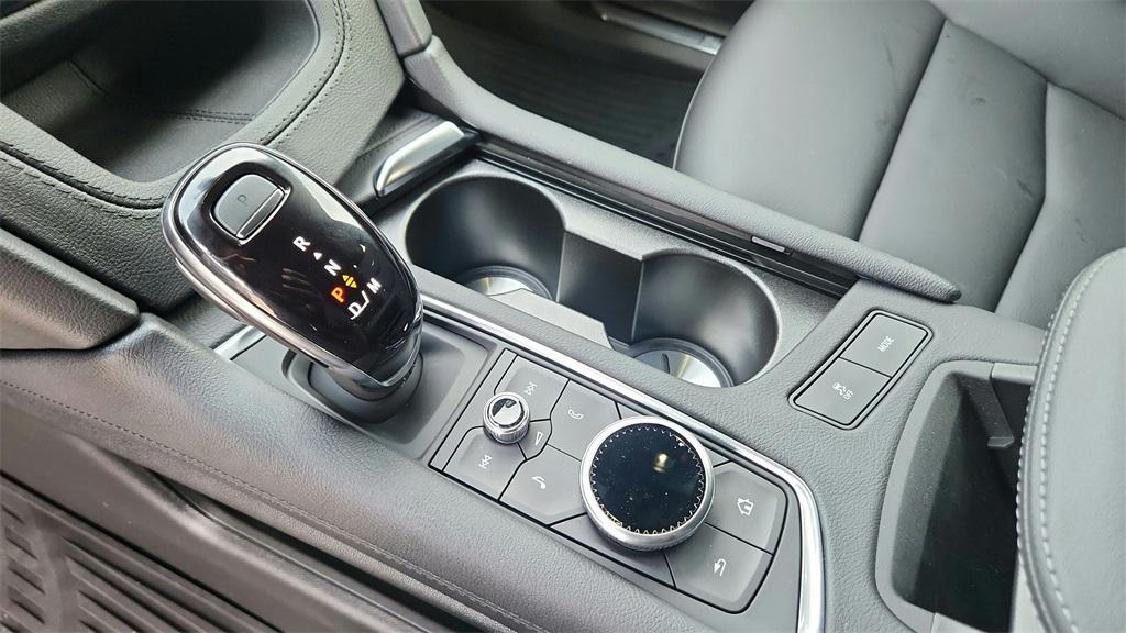 new 2025 Cadillac XT5 car, priced at $40,570