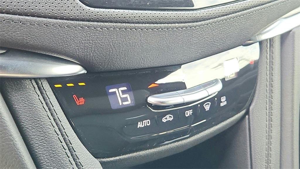 new 2025 Cadillac XT5 car, priced at $40,570