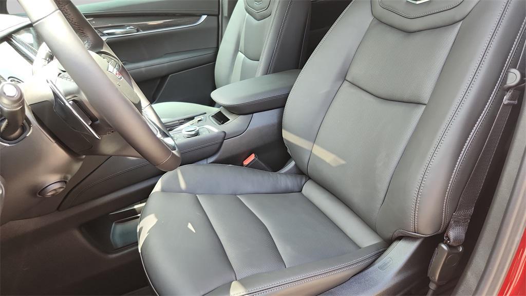 new 2025 Cadillac XT6 car, priced at $65,875