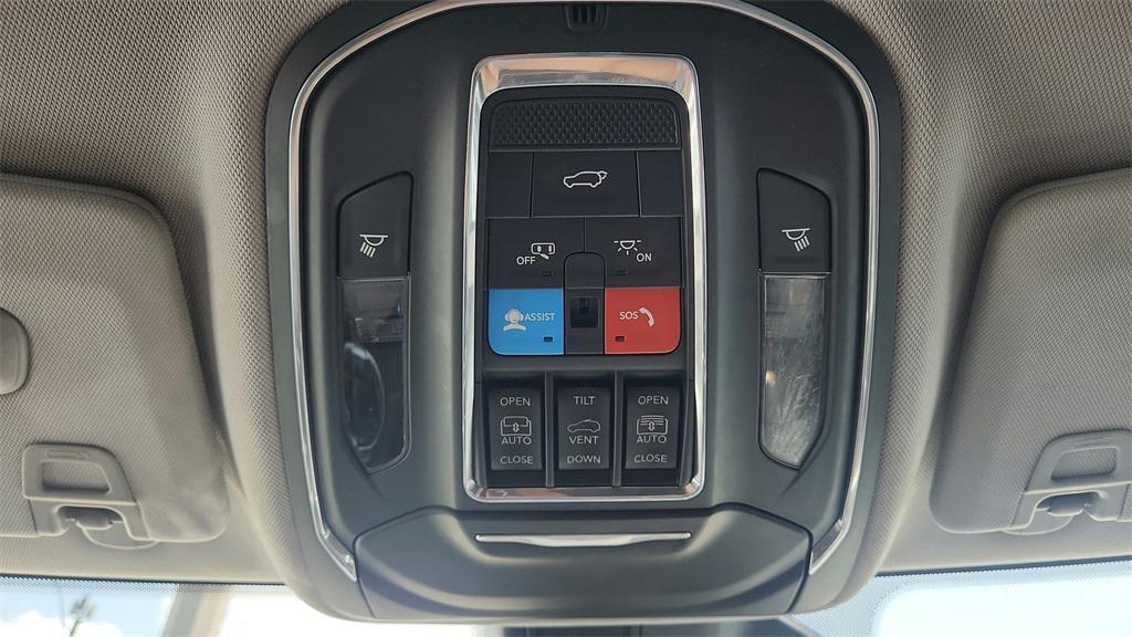 used 2023 Jeep Grand Cherokee car, priced at $27,600