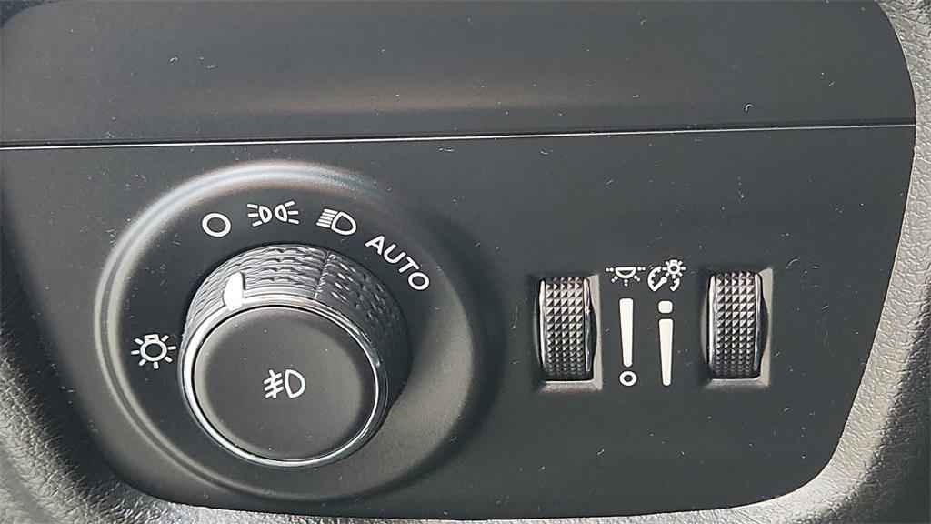 used 2023 Jeep Grand Cherokee car, priced at $27,600