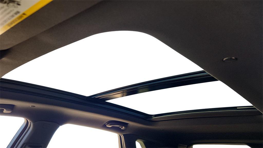 new 2025 Cadillac XT5 car, priced at $56,090