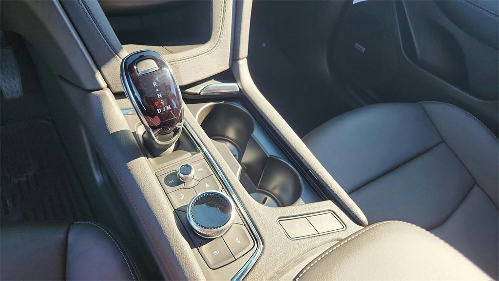 new 2025 Cadillac XT5 car, priced at $56,090