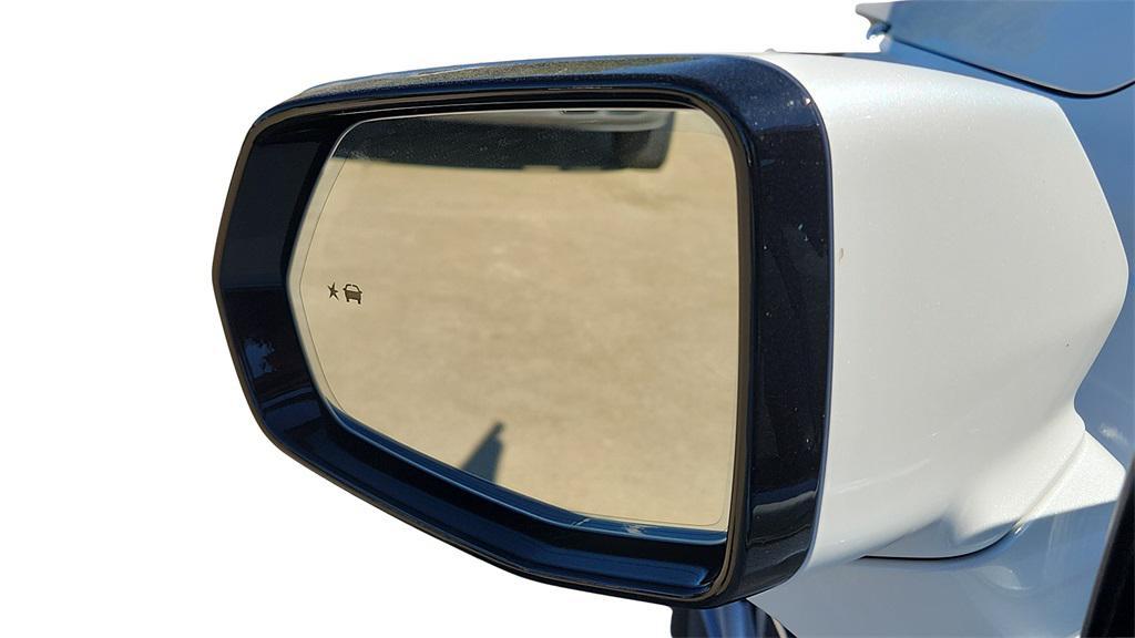 new 2025 Cadillac XT5 car, priced at $56,090