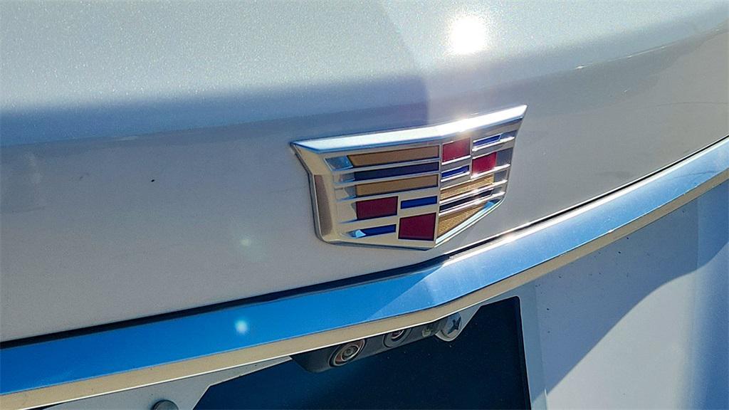 new 2025 Cadillac XT5 car, priced at $56,090