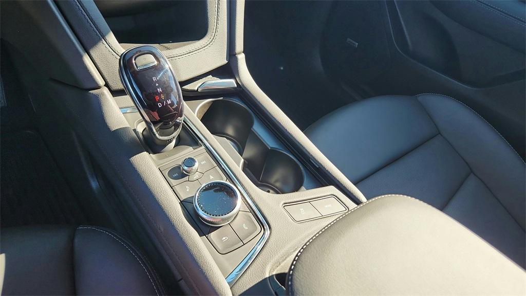 new 2025 Cadillac XT5 car, priced at $51,396