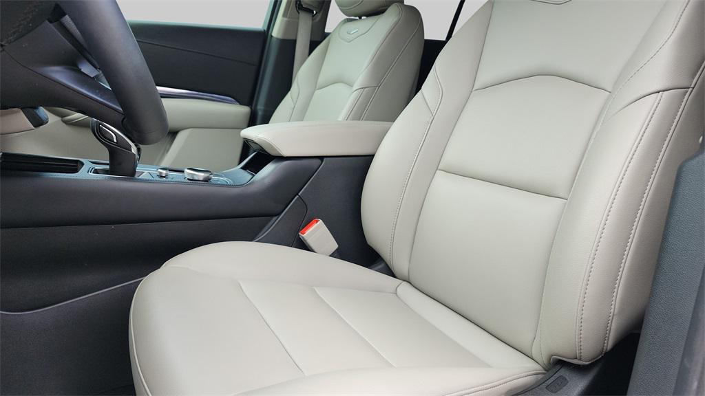 used 2023 Cadillac XT4 car, priced at $27,800
