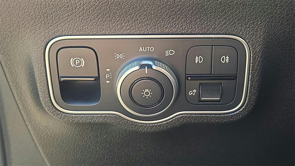 used 2023 Mercedes-Benz GLB 250 car, priced at $25,900