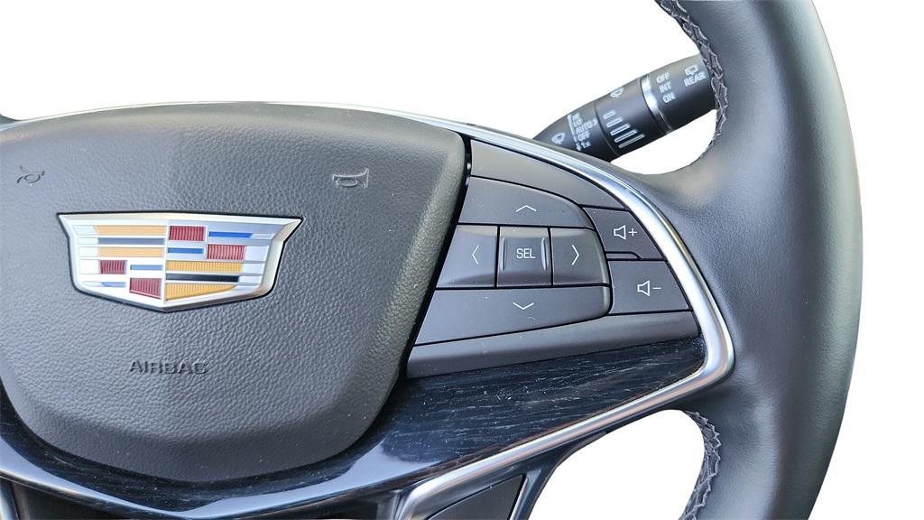 used 2025 Cadillac XT5 car, priced at $40,800