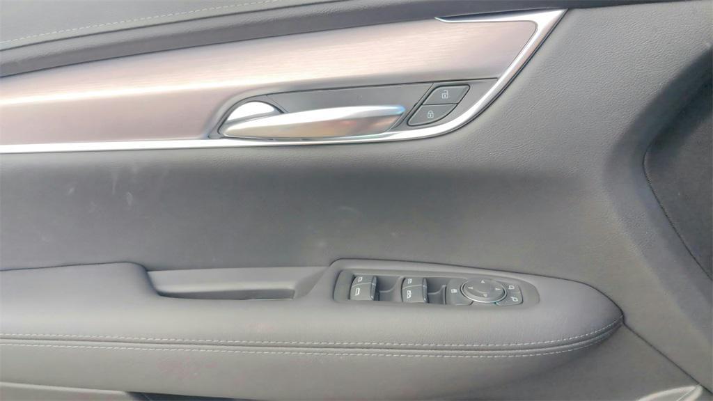 used 2023 Cadillac XT5 car, priced at $24,891